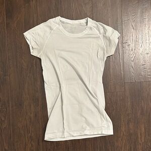 Lululemon swiftly tech short sleeve🍋